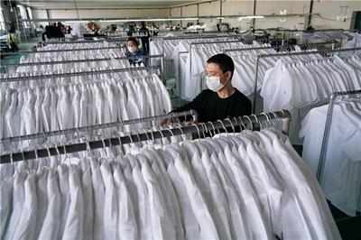 河北巨鹿 扶貧“微工廠”馬力全開趕訂單，服裝產業托起穩穩的幸福